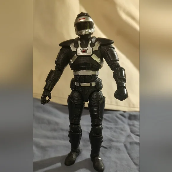 4 Power Ranger Action Figures - Picture 5 of 6